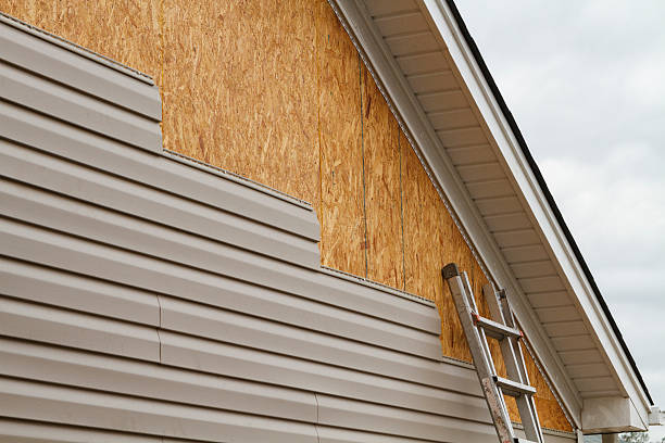 Professional Siding Inspection technician working in Garden City, NY